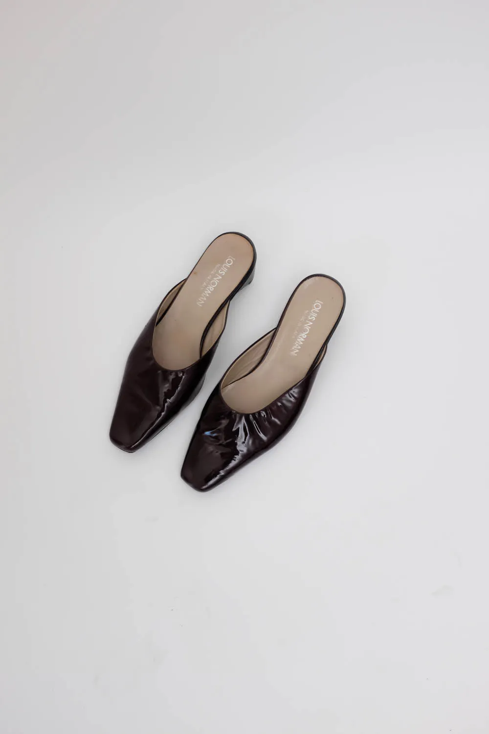 0032_PATENT LEATHER MULES 37