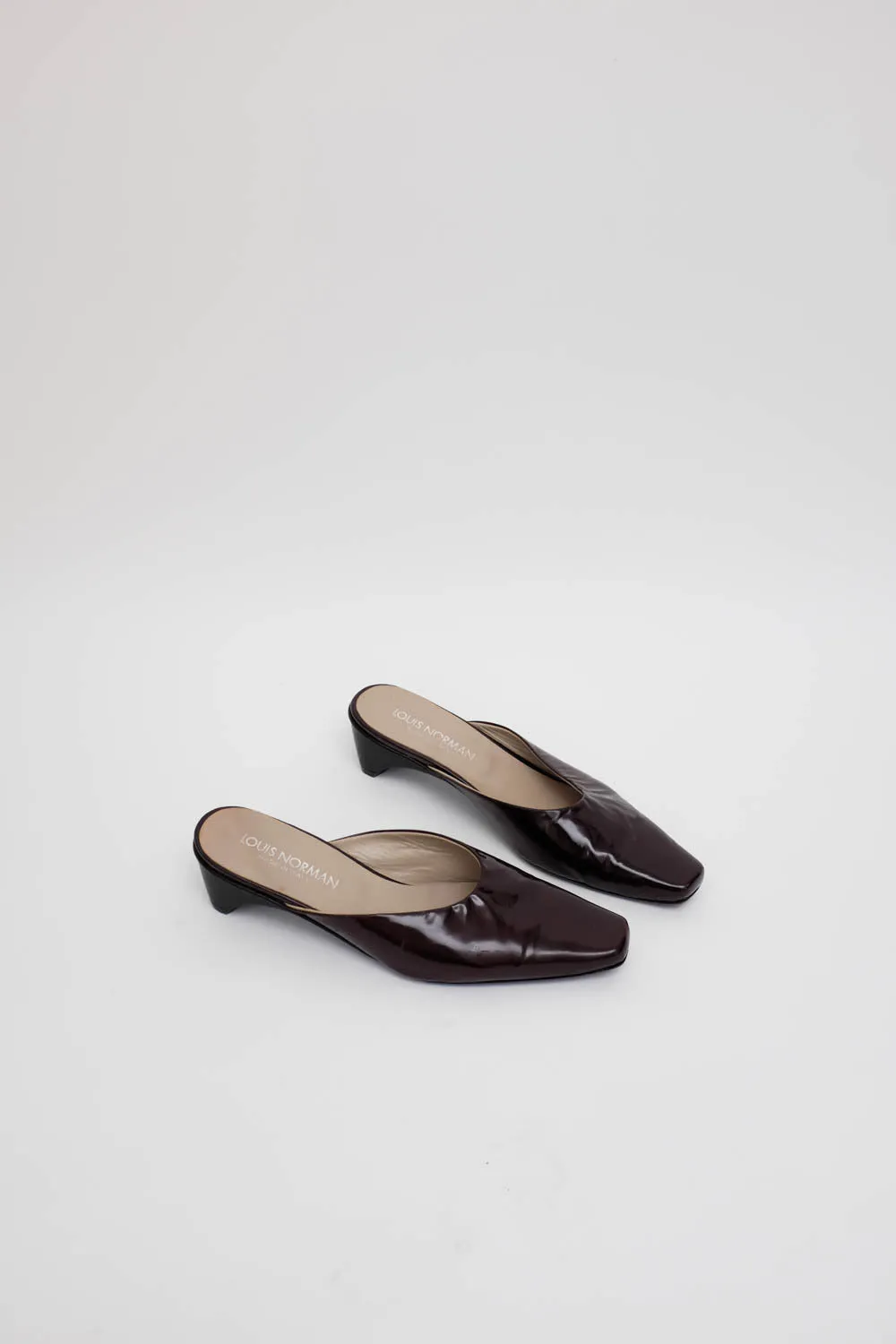 0032_PATENT LEATHER MULES 37