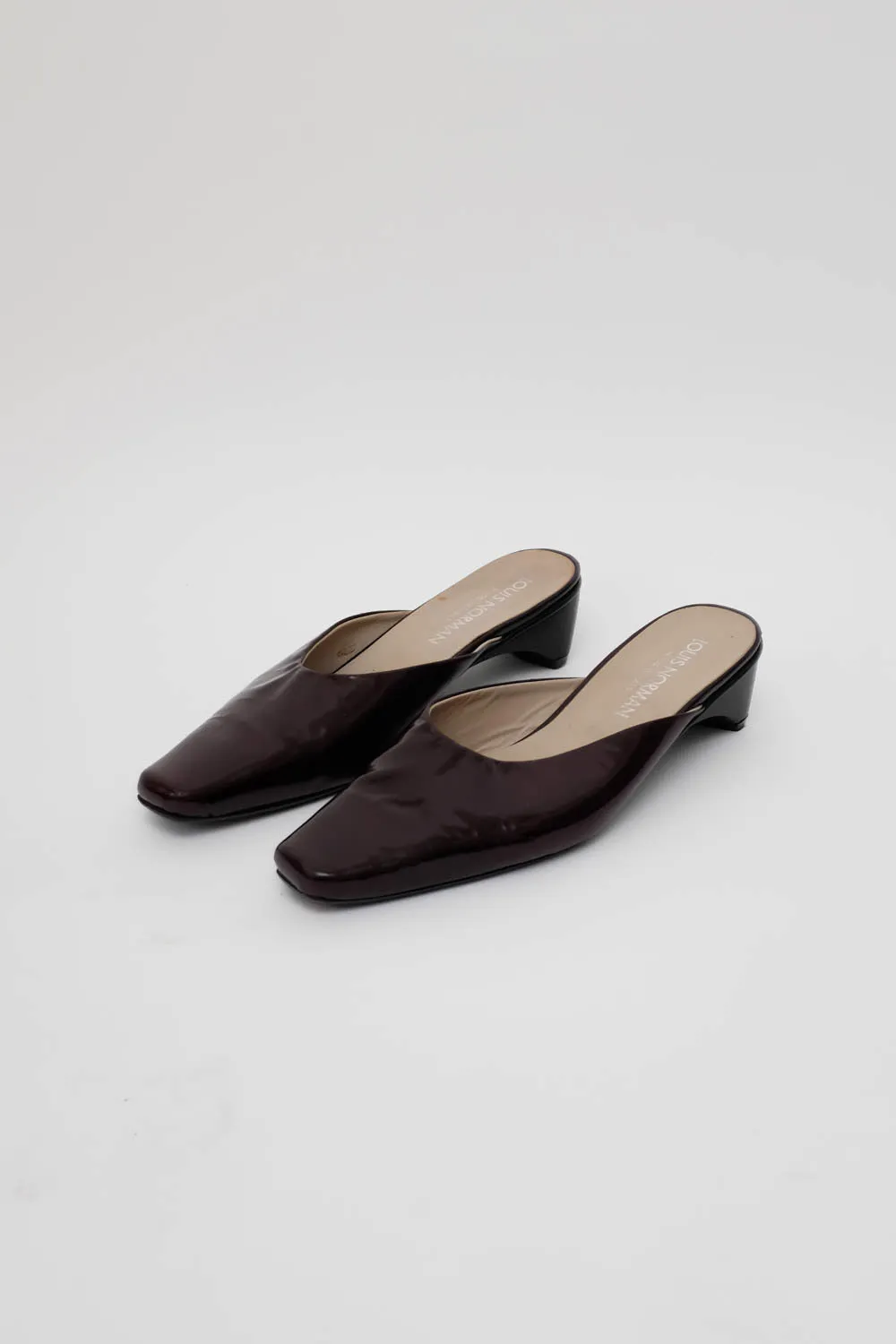 0032_PATENT LEATHER MULES 37