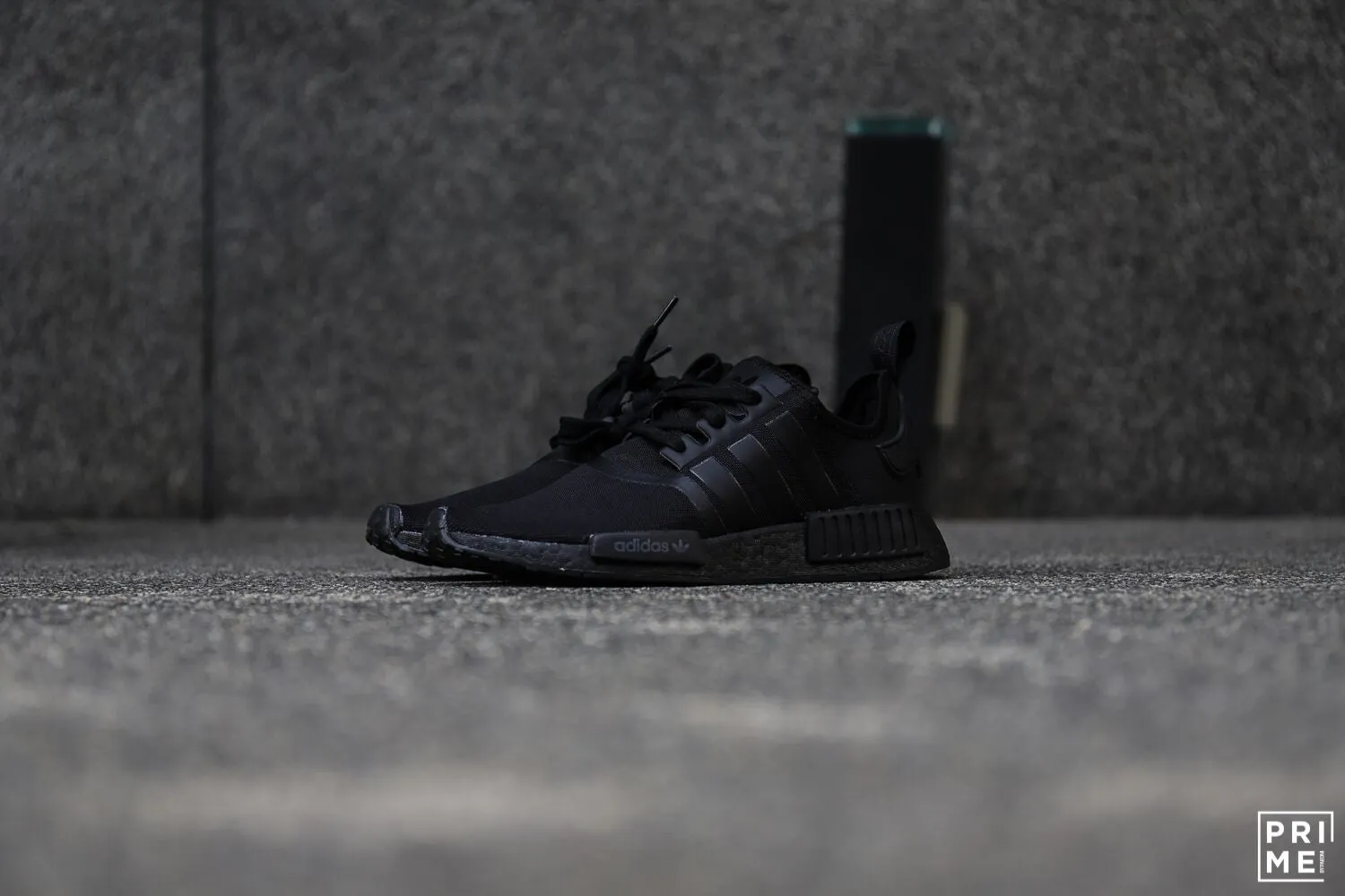 Adidas NMD R1 Triple Black (FV9015)