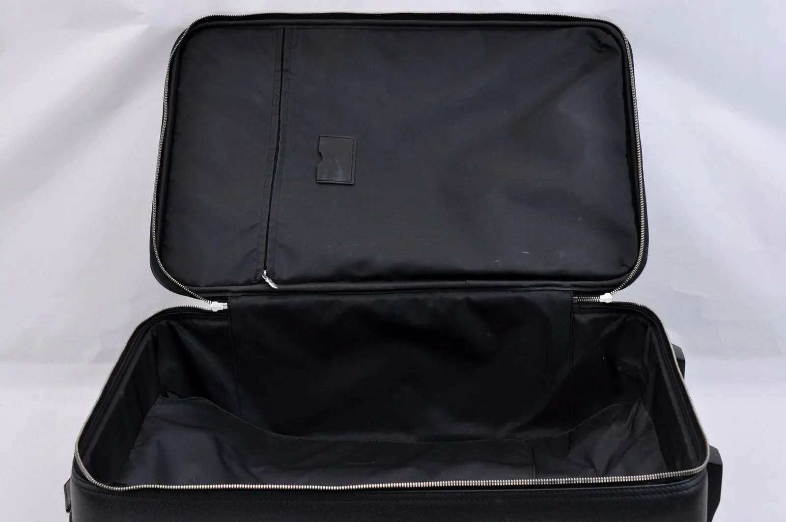 Authentic Louis Vuitton Taiga Pegase 55 Travel Carry Bag Black