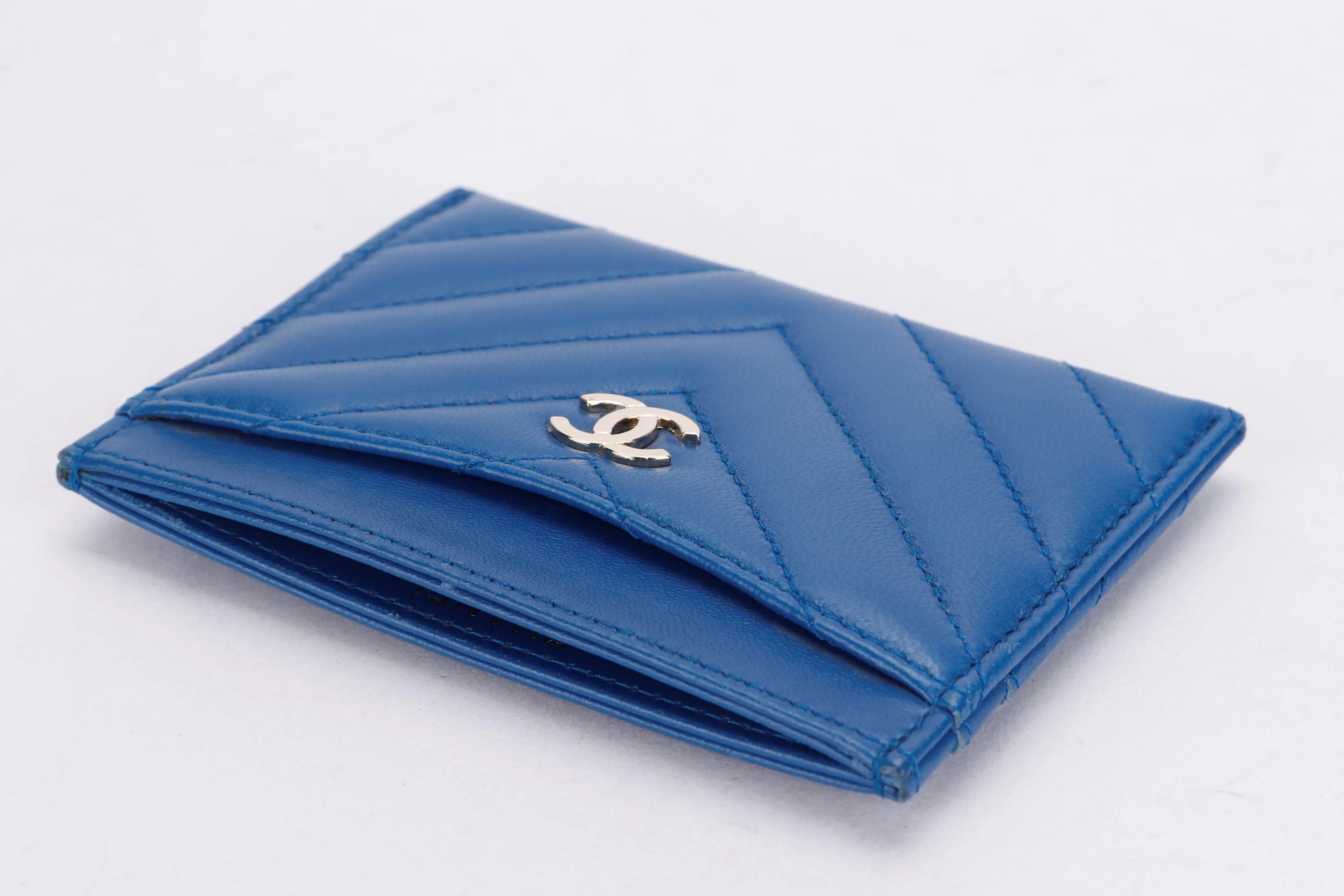 CHANEL BLUE CHEVRON LAMBSKIN CARD HOLDER (2716xxxx), GHW, WITH CARD, DUST COVER & BOX