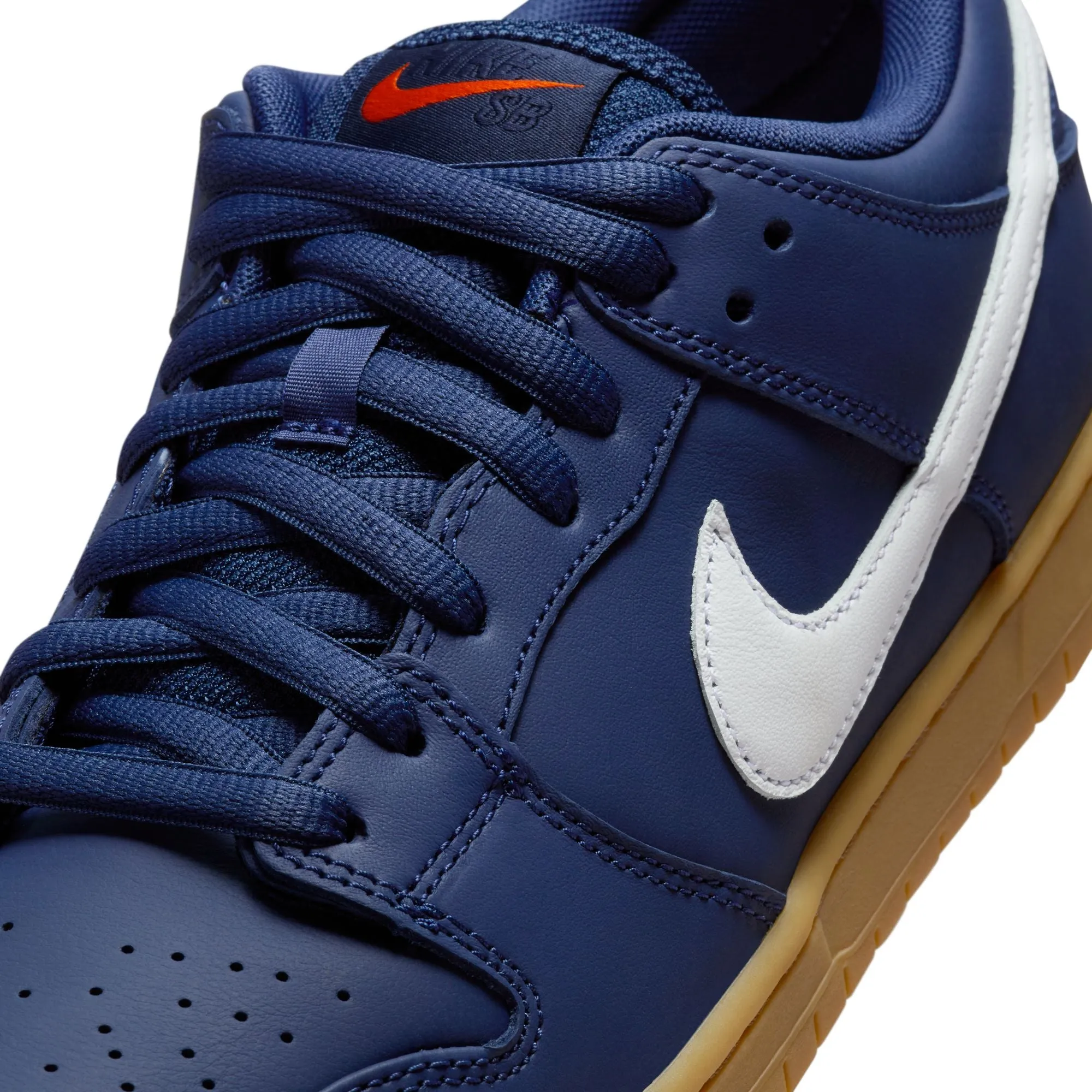 DUNK LOW PRO NAVY / WHITE / GUM LIGHT BROWN