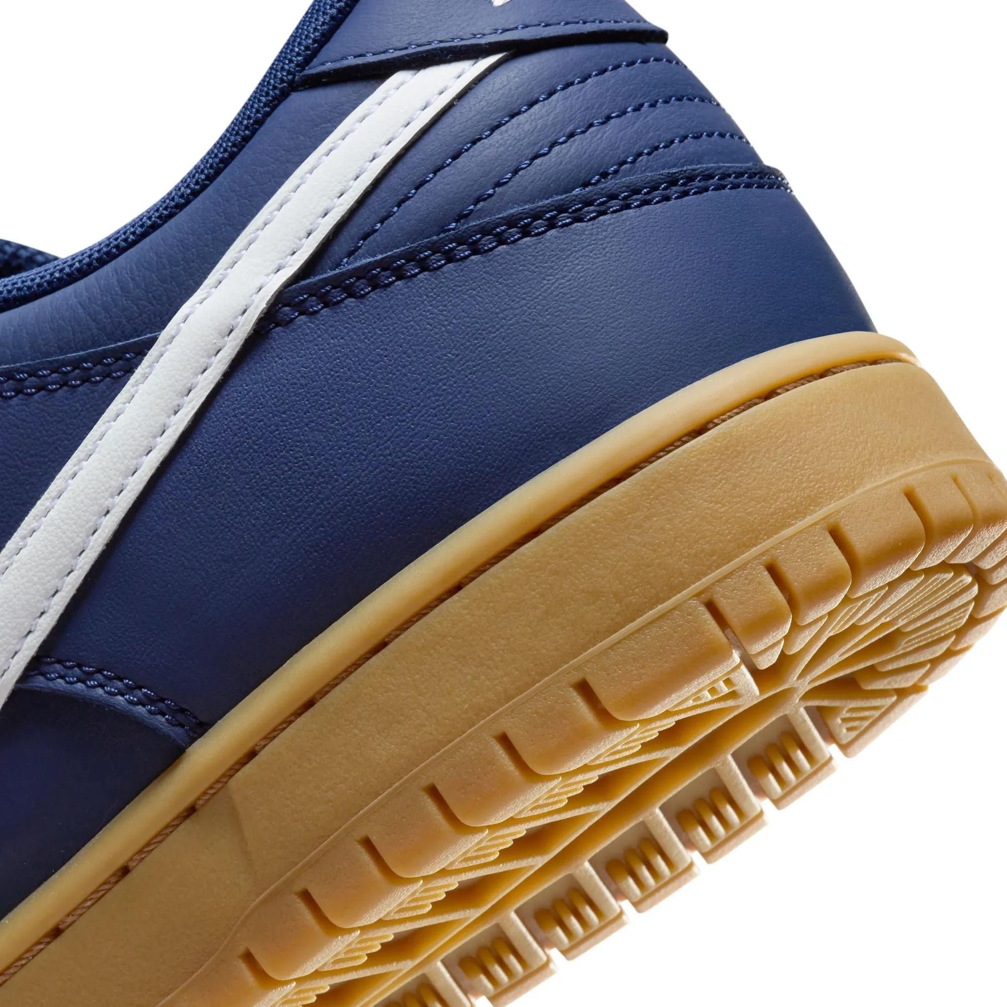 DUNK LOW PRO NAVY / WHITE / GUM LIGHT BROWN