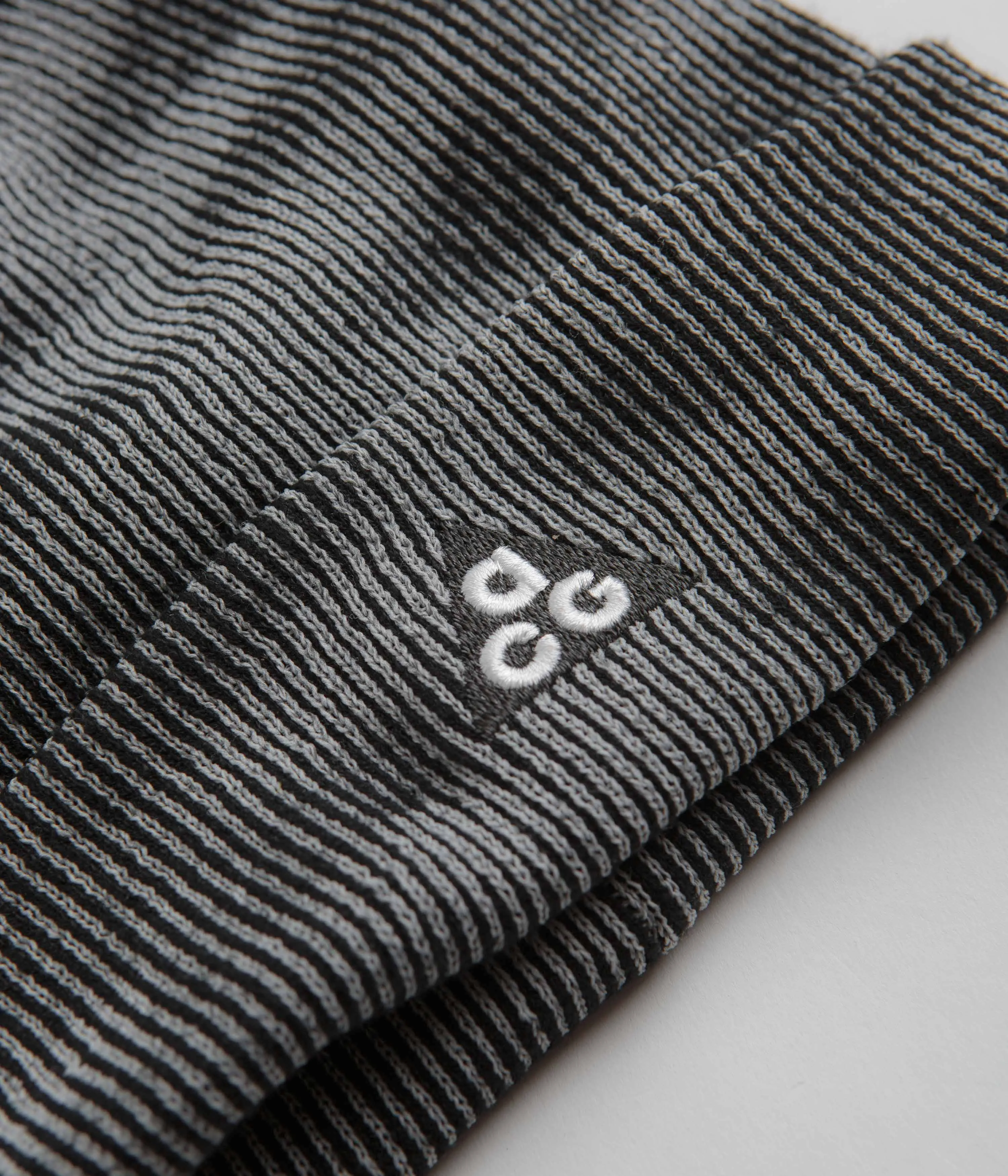 Nike ACG Peak Beanie - Black / White