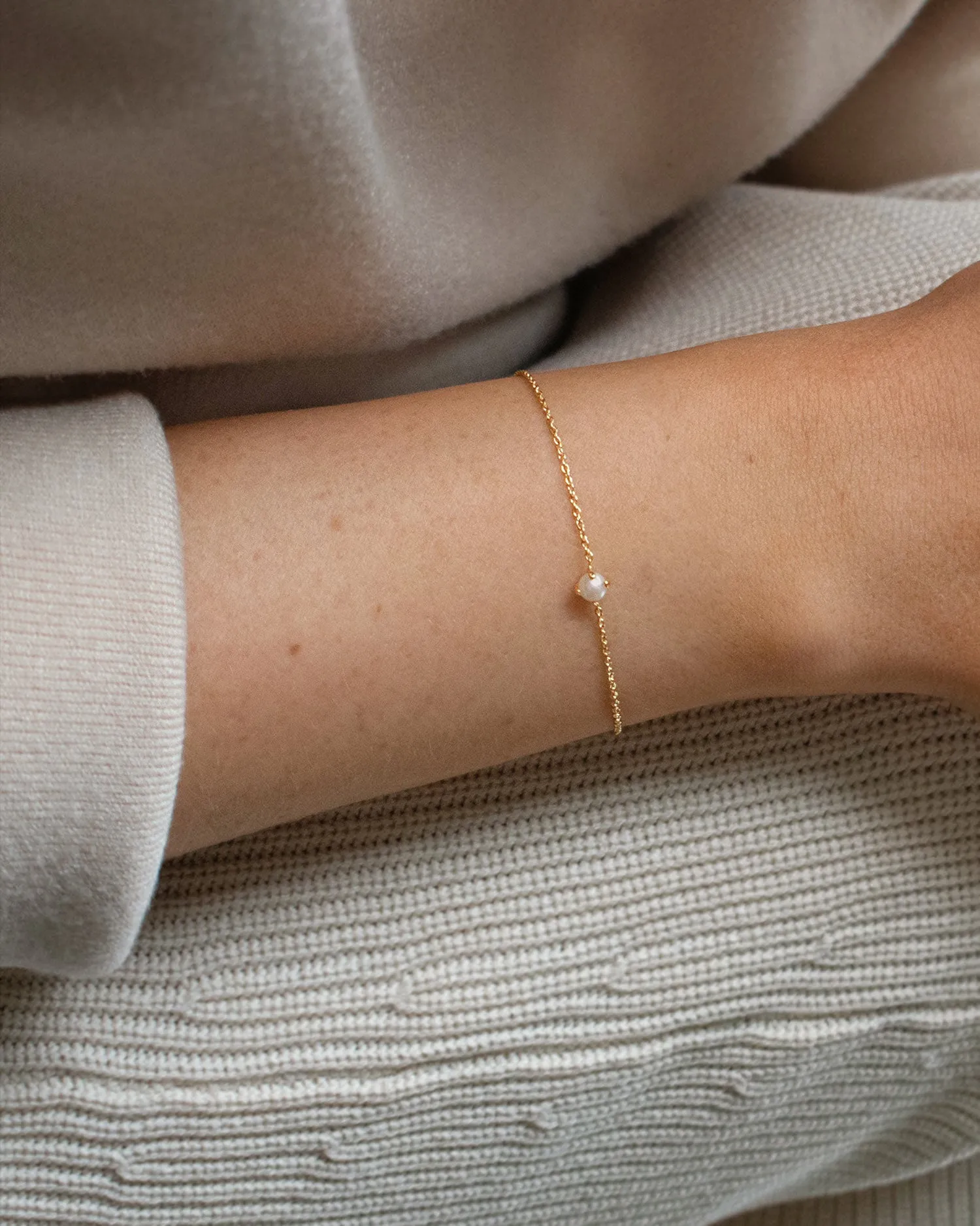 Petite Pearl bracelet gold