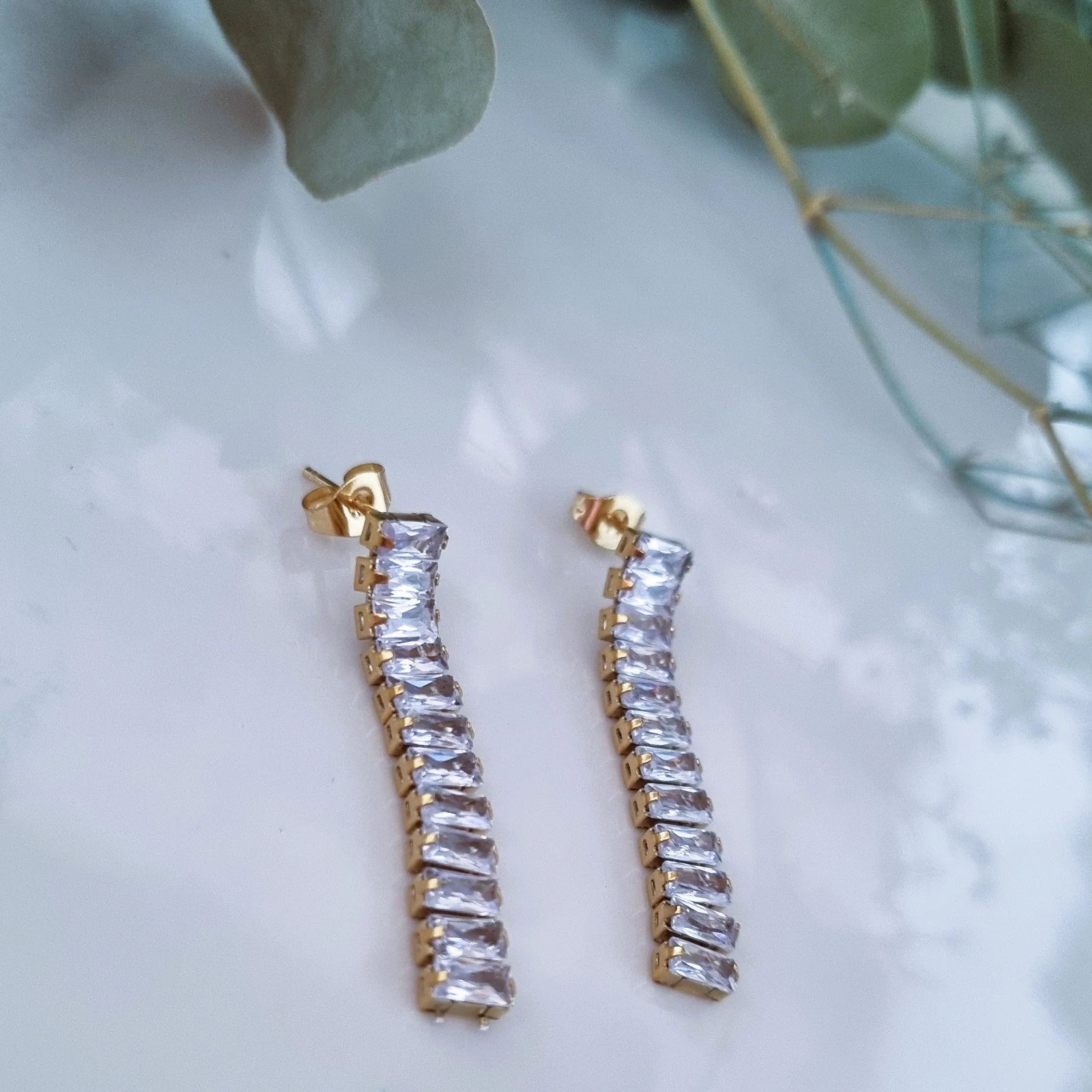 Vertical zircon earrings