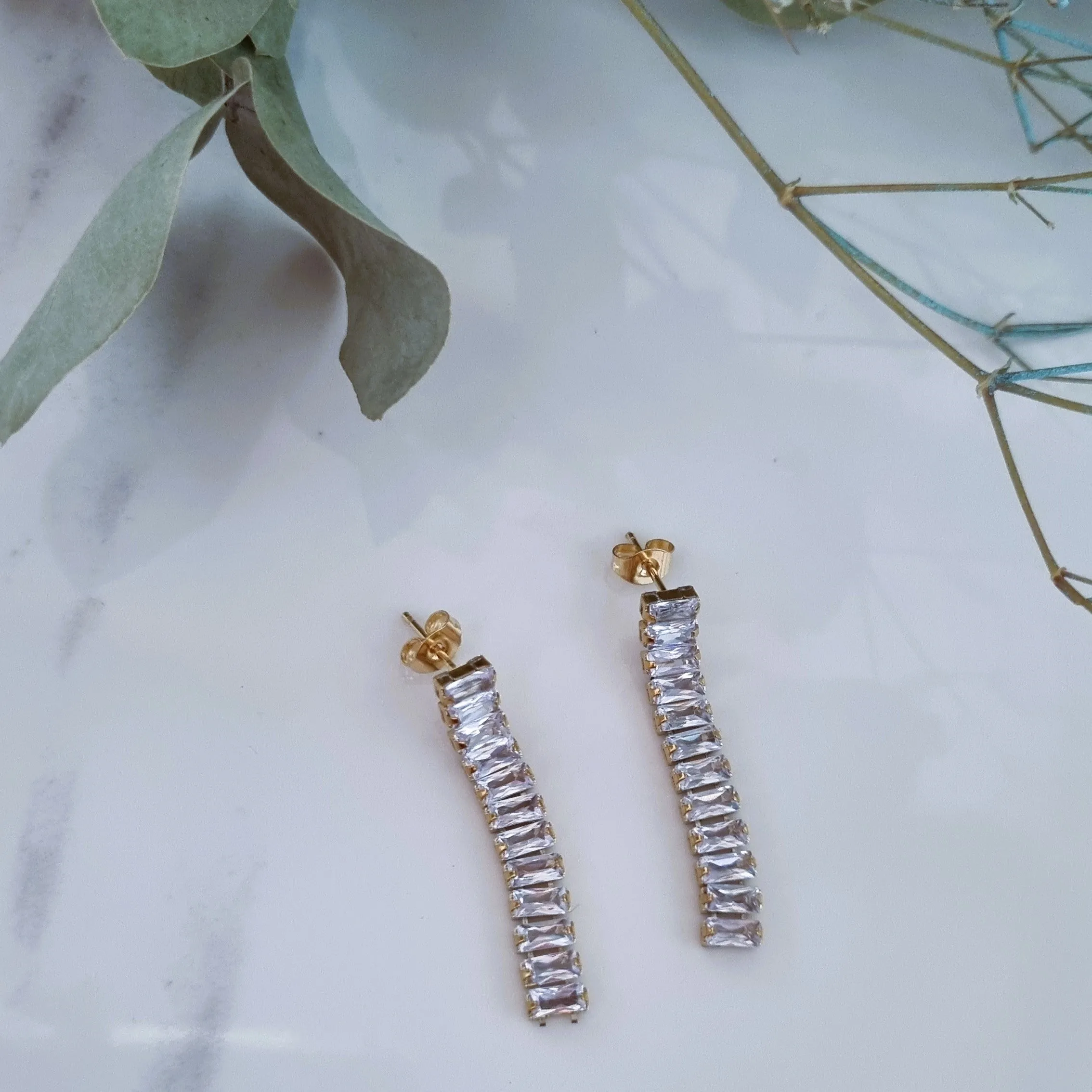 Vertical zircon earrings